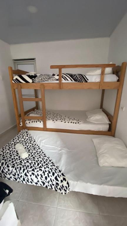 Postel nebo postele na pokoji v ubytování Hostal El Danubio Tolu