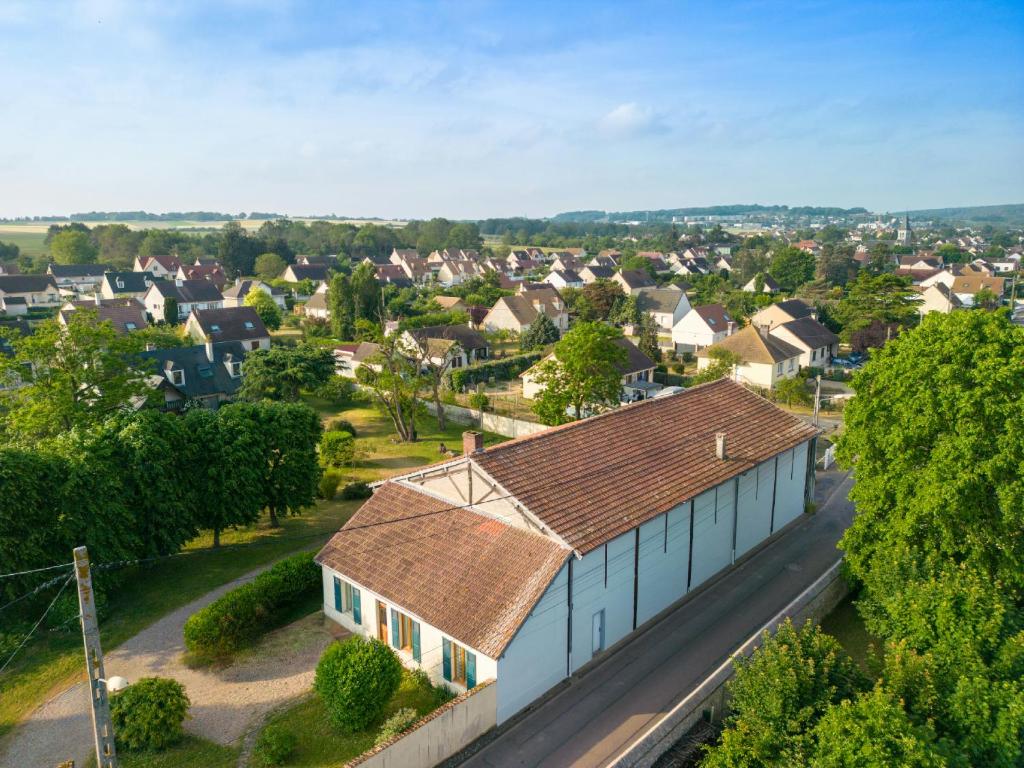 FreneuseにあるGite 32 rue du huit maiの村家屋上空