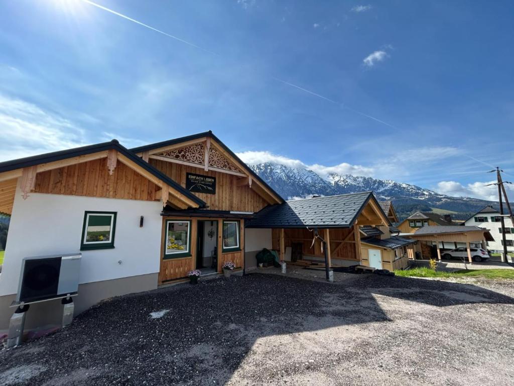 a home with mountains in the background at Einfach Leben - Urlaub in den Bergen in Tauplitz