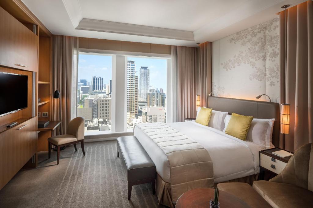 Postel nebo postele na pokoji v ubytování The St. Regis Osaka