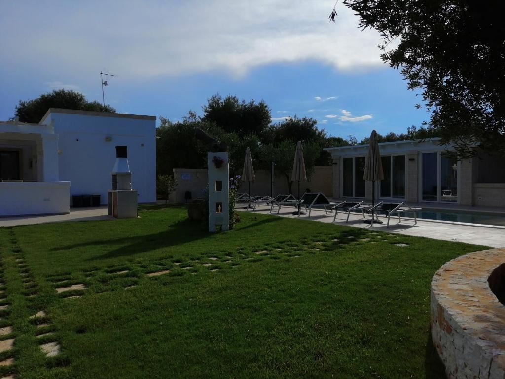 A garden outside Terra Mater - Exclusive Cottage -