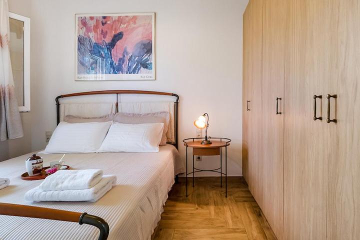 Posteľ alebo postele v izbe v ubytovaní Poly's Villa Lefkada
