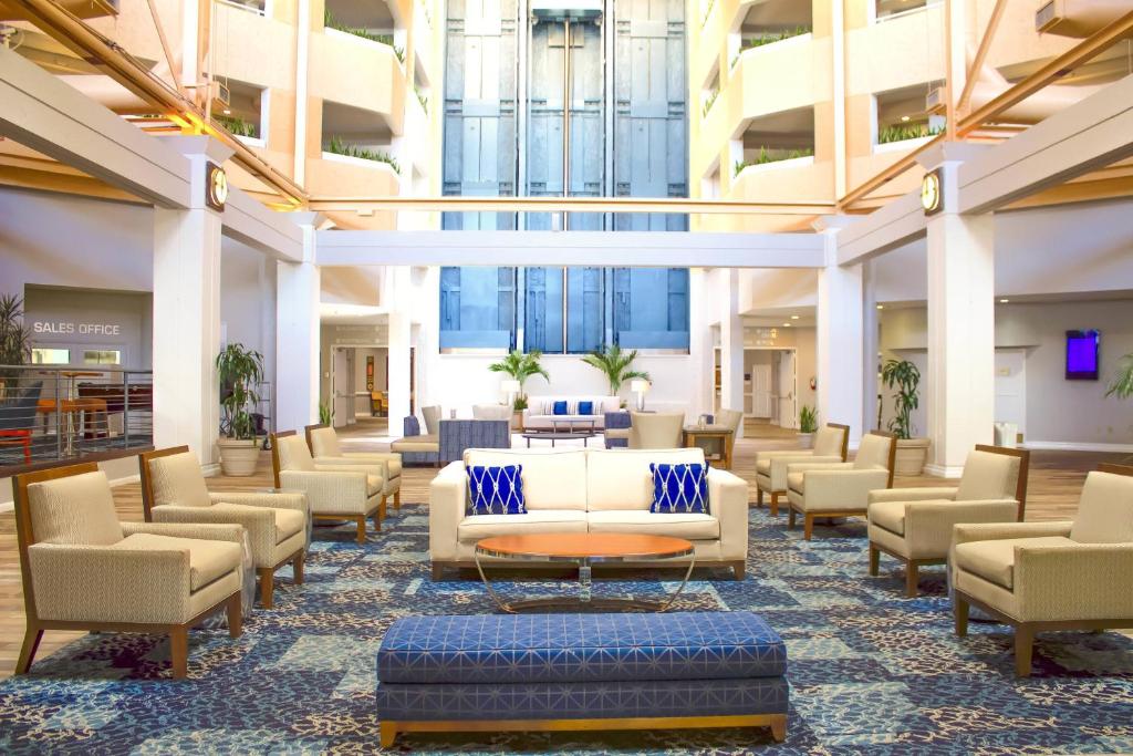a lobby with a waiting room with couches and chairs at Southbank Hotel by Marriott Jacksonville Riverwalk in Jacksonville