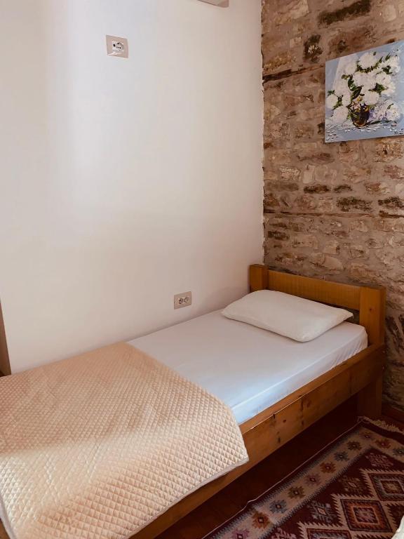 Voodi või voodid majutusasutuse Guest House and Hostel VAL-MAR toas