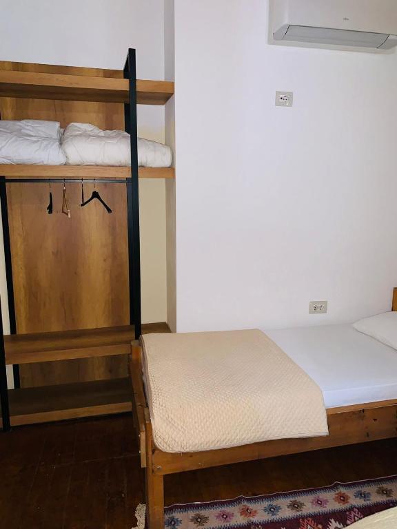 Voodi või voodid majutusasutuse Guest House and Hostel VAL-MAR toas