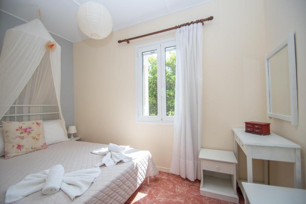 Posteľ alebo postele v izbe v ubytovaní Doras Beach Bungalow B by "elite"