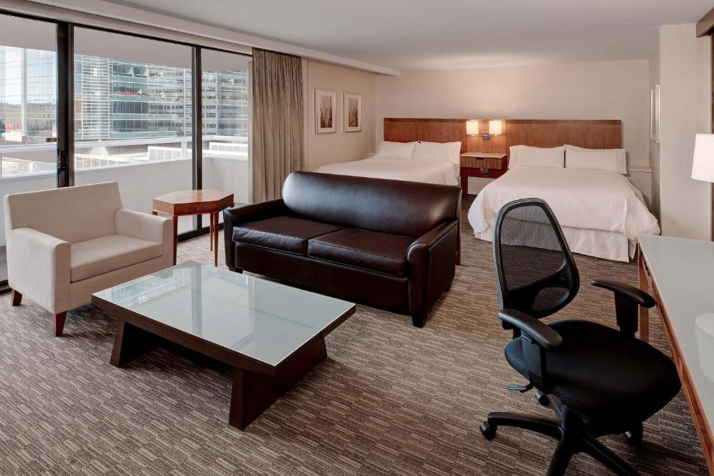 Posezení v ubytování The Westin Calgary