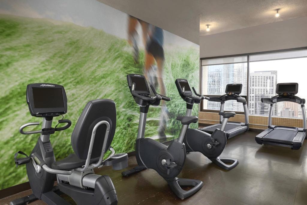 Fitness centrum a/nebo fitness zařízení v ubytování The Westin Calgary
