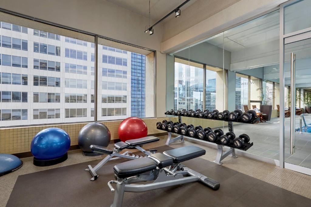 Fitness centrum a/nebo fitness zařízení v ubytování The Westin Calgary
