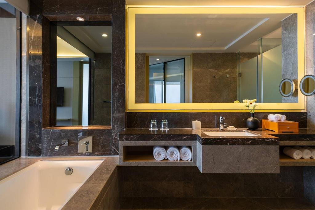 Koupelna v ubytování Renaissance Huizhou Hotel