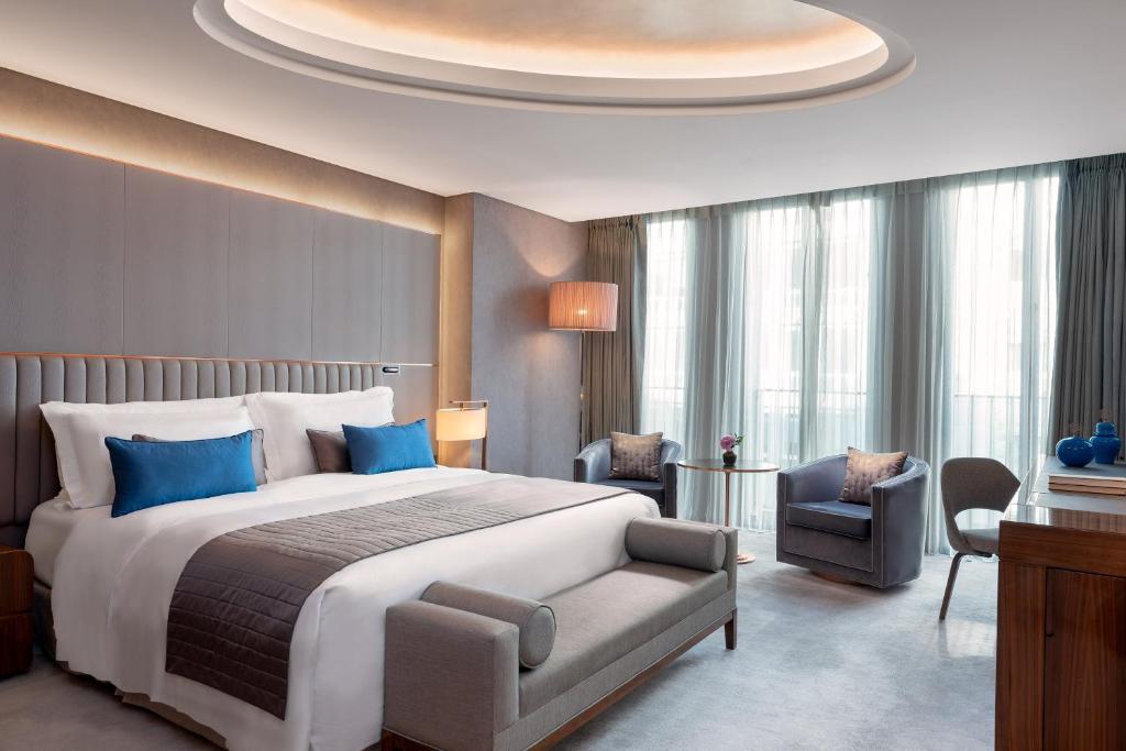 The St. Regis Istanbul - Superior King Room With Abdi Ipekci Street View (St. Regis Butler Service)