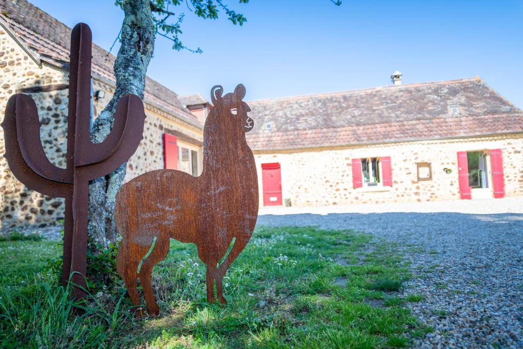 a statue of a horse in front of a building at La Fermette du Pérougord à Rouffignac-St-Cernin Périgord Noir in Rouffignac Saint-Cernin