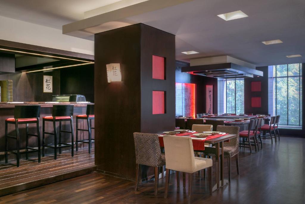 Restaurace v ubytování Sheraton Bucharest Hotel