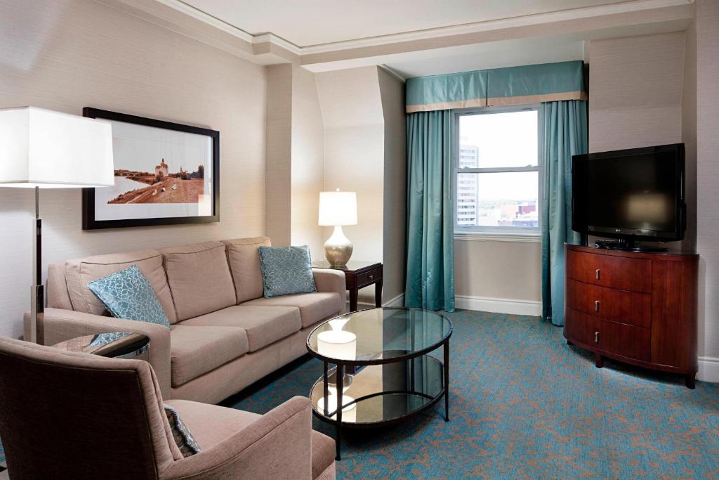 Delta Hotels by Marriott Bessborough - Resim 26