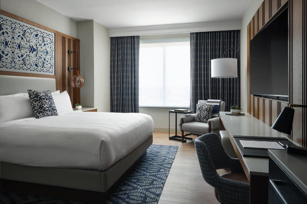 Postel nebo postele na pokoji v ubytování Austin Marriott South