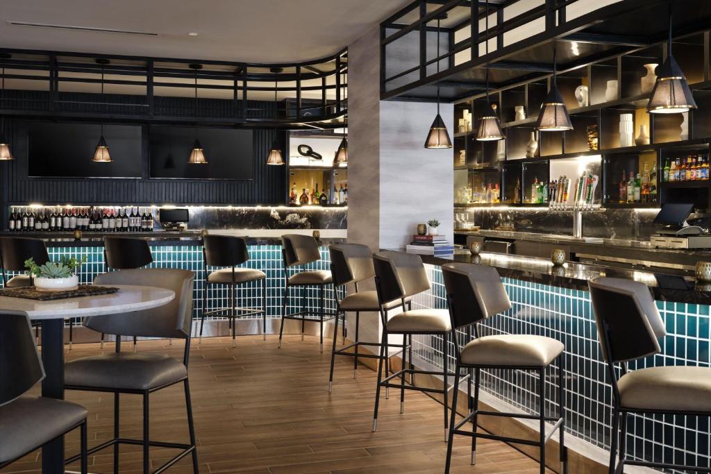 Lounge nebo bar v ubytování Austin Marriott South