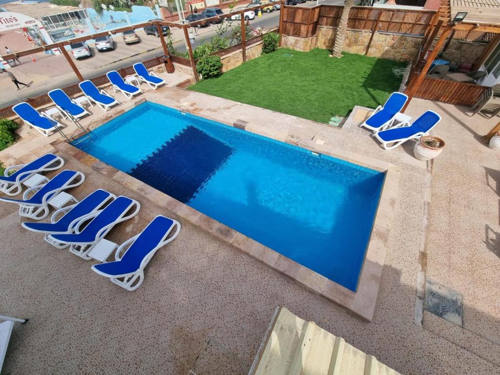 Bazén v ubytování Lilly Lounge and Pool Accommodation for Adults Only nebo v jeho okolí