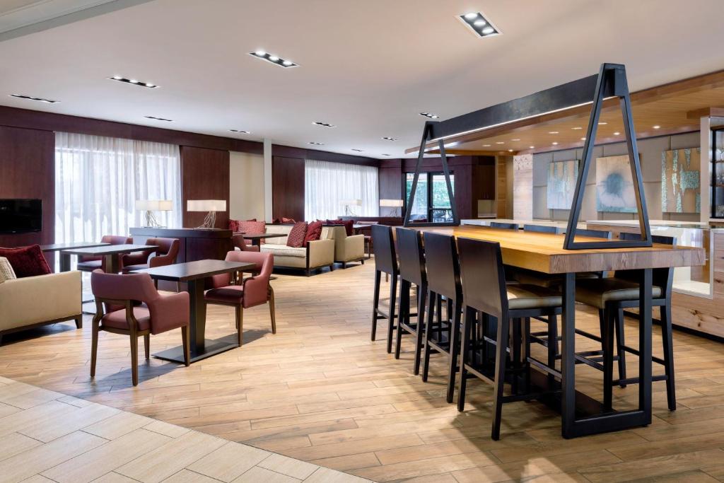 Sheraton Atlanta Perimeter Northにあるシーティングエリア