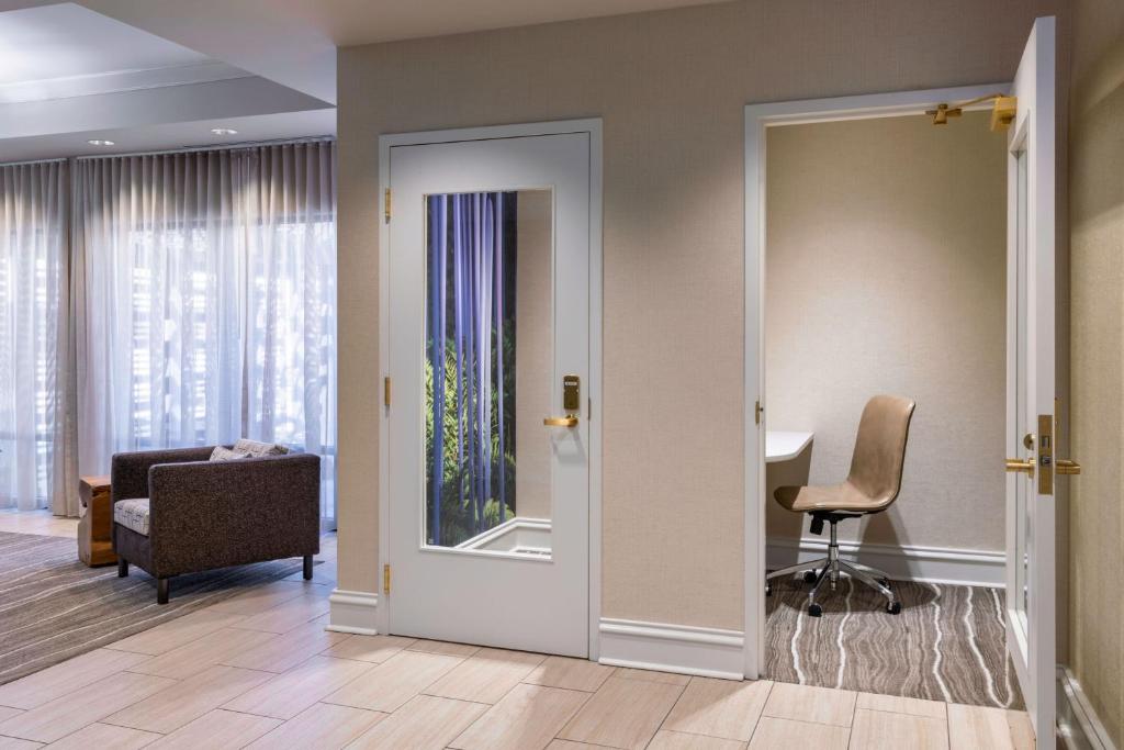 Sheraton Atlanta Perimeter Northにあるシーティングエリア
