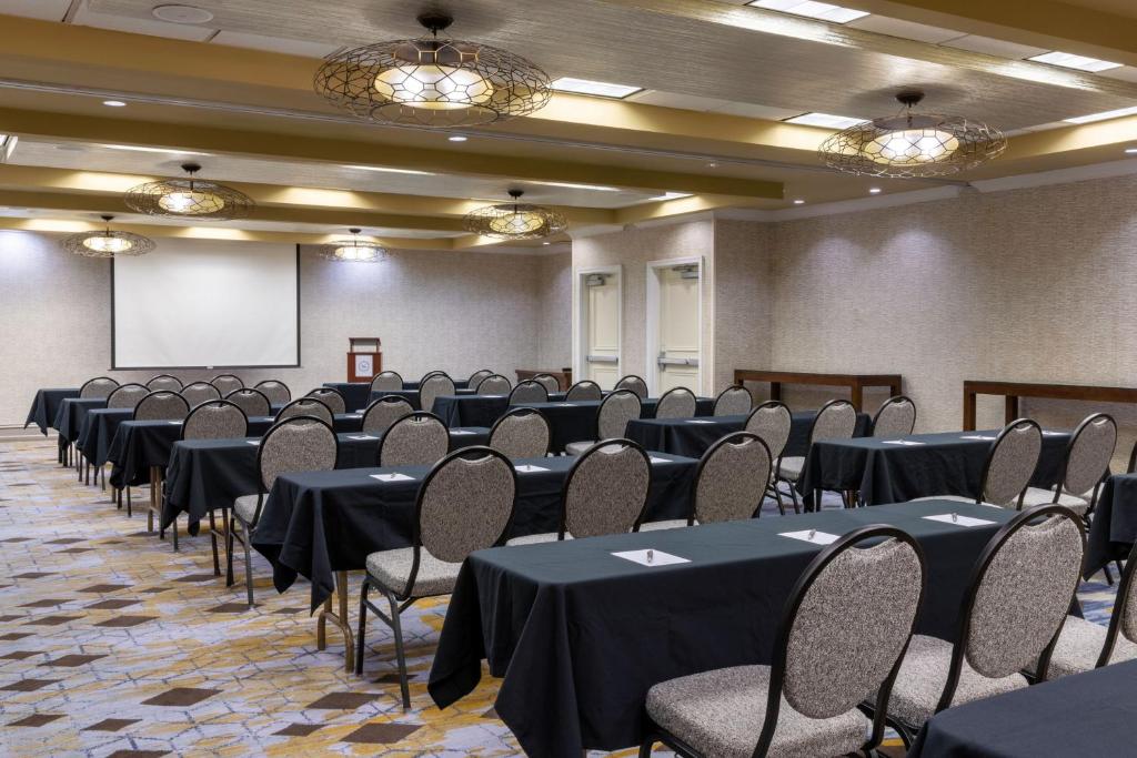 Sheraton Atlanta Perimeter Northにあるビジネスエリアまたは会議室