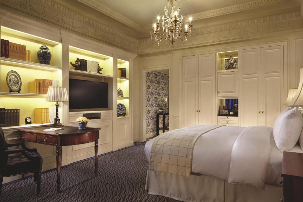 TV a/nebo společenská místnost v ubytování The Ritz-Carlton, Tianjin