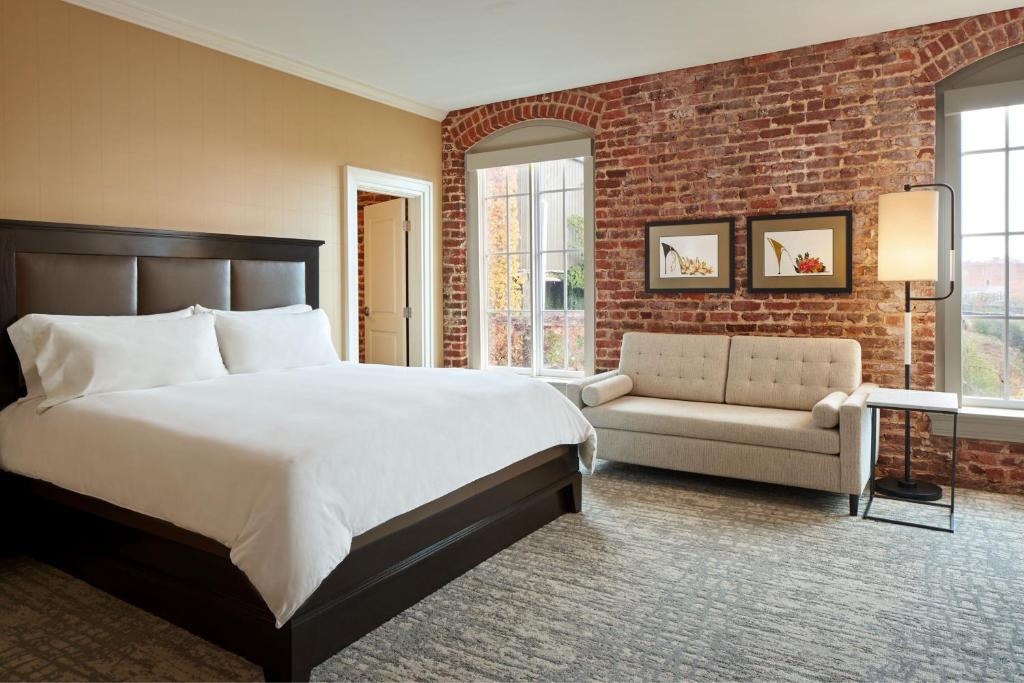 Craddock Terry Hotel, Lynchburg, a Tribute Portfolio Hotel - Quarto King Premium Com Vista Rio