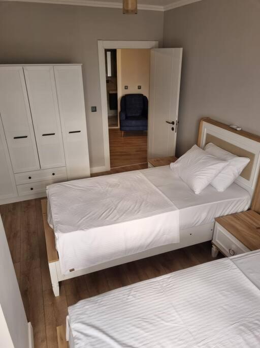 Postel nebo postele na pokoji v ubytování Royal Homes 403