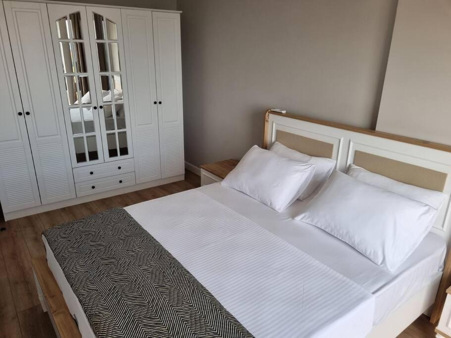 Postel nebo postele na pokoji v ubytování Royal Homes 403