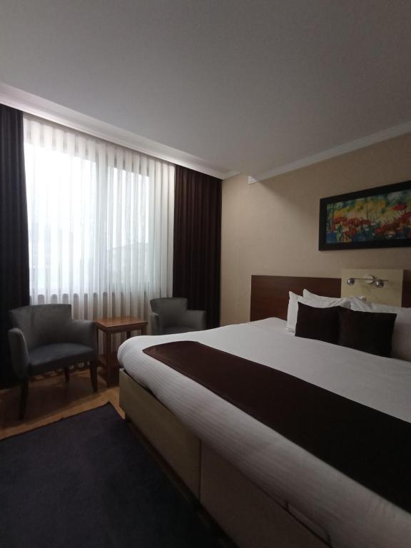 Postel nebo postele na pokoji v ubytování Gosterisli Otel