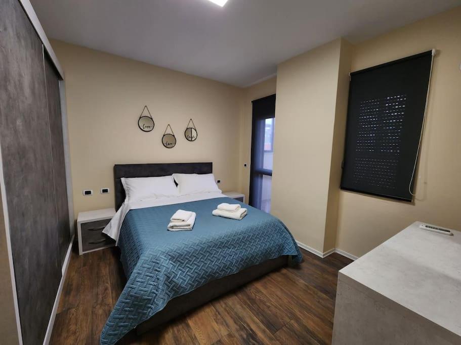 Central Apartment-New Bazar (with balcony) - Imazhi 7
