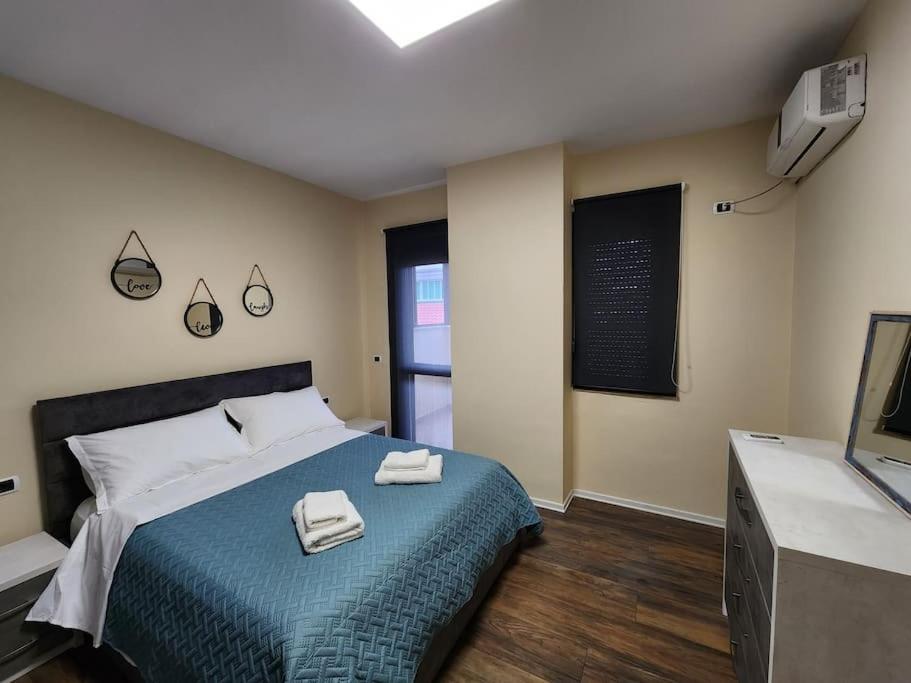 Central Apartment-New Bazar (with balcony) - Imazhi 2