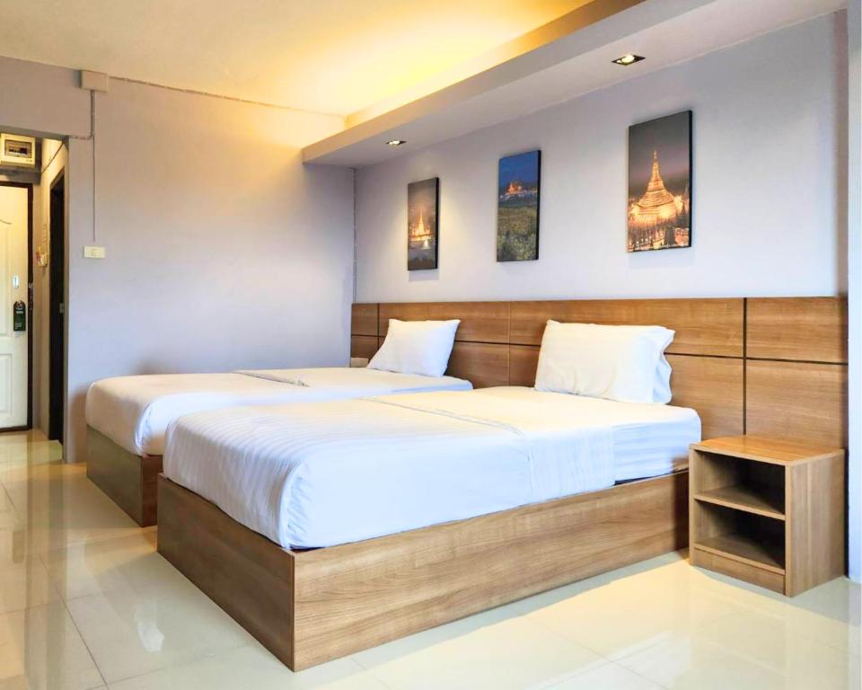 Postel nebo postele na pokoji v ubytování AIRBEST Gemtree Lampang Hotel