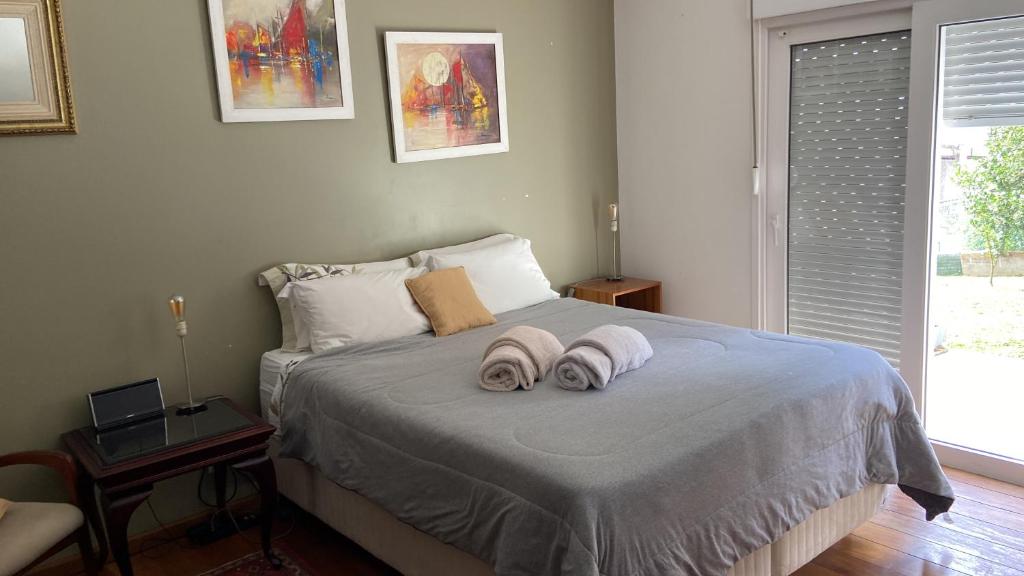 a bedroom with a bed with two towels on it at Suite residencial, Villa da Luz in Curitiba