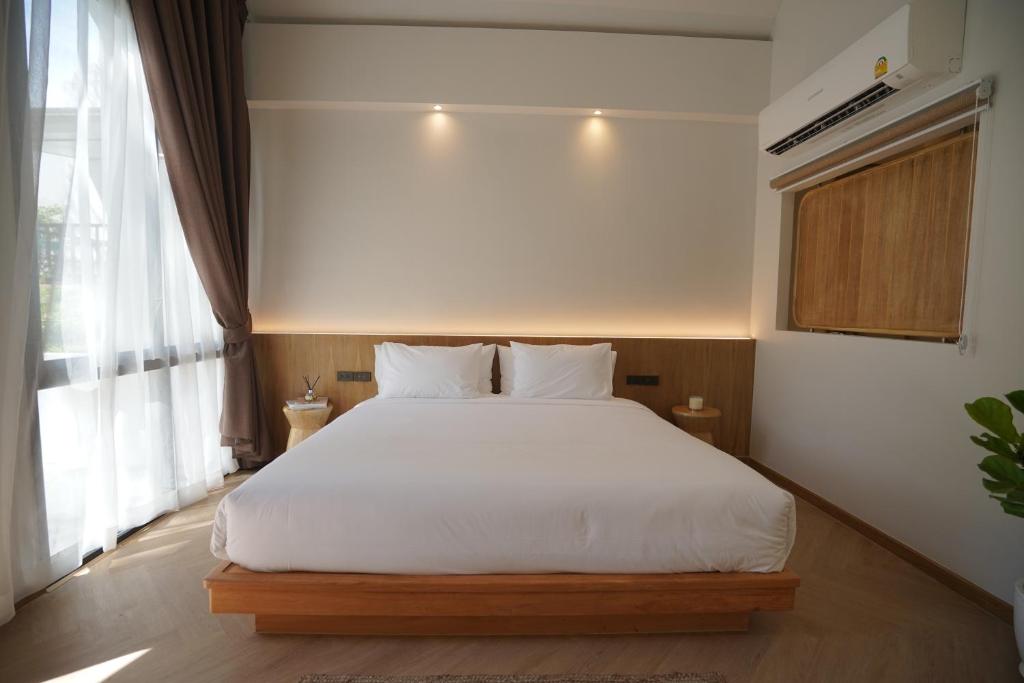 Postel nebo postele na pokoji v ubytování River Kwai Kiri Resort