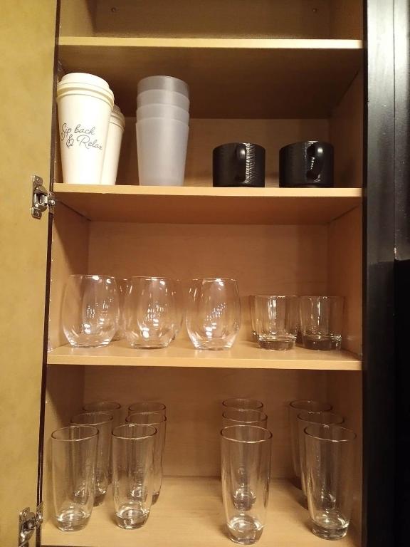 bella kitchen organizing - drink glasses - Bella Organizing