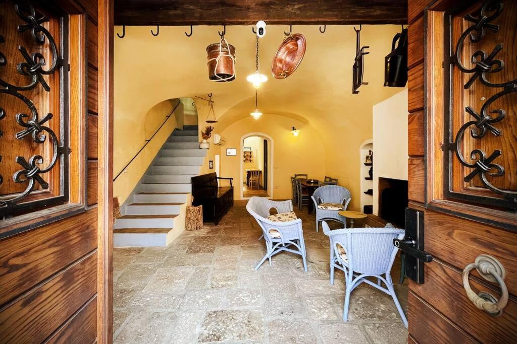 Eat Sleep and Wander a Bosa - Casa Storica Centrale