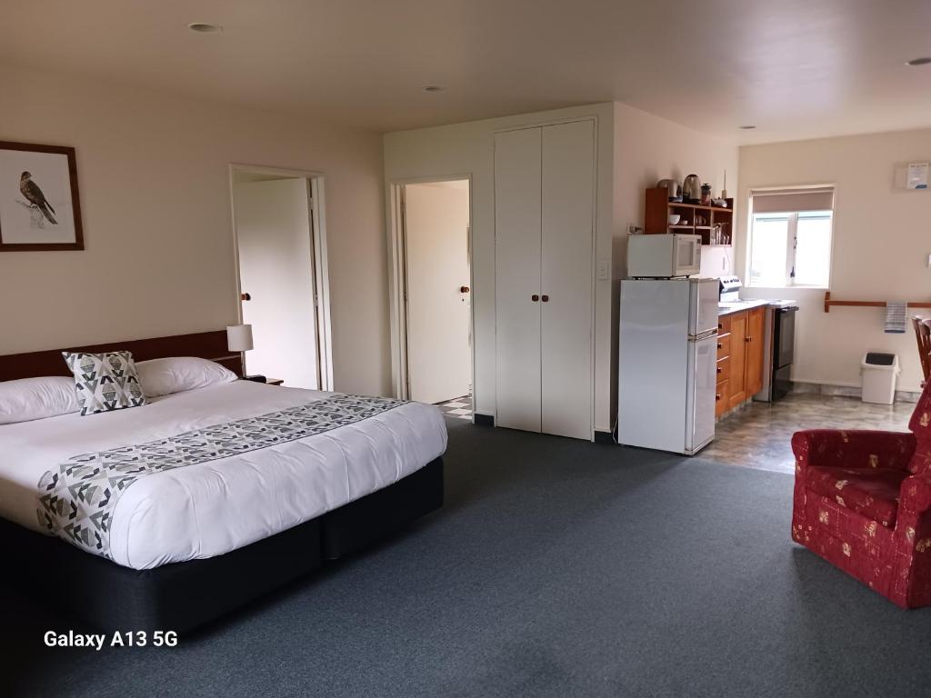 Postel nebo postele na pokoji v ubytování Anatoki Lodge Motel