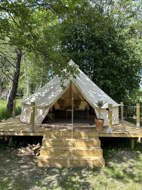 Zahrada ubytování Glampingtält, privat område, 3 mil utanför Örebro