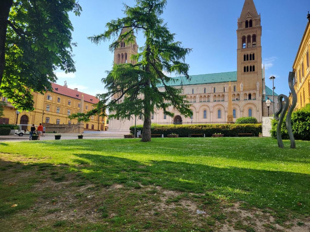 Vonkajšia záhrada v ubytovaní Downtown Studio Apartman