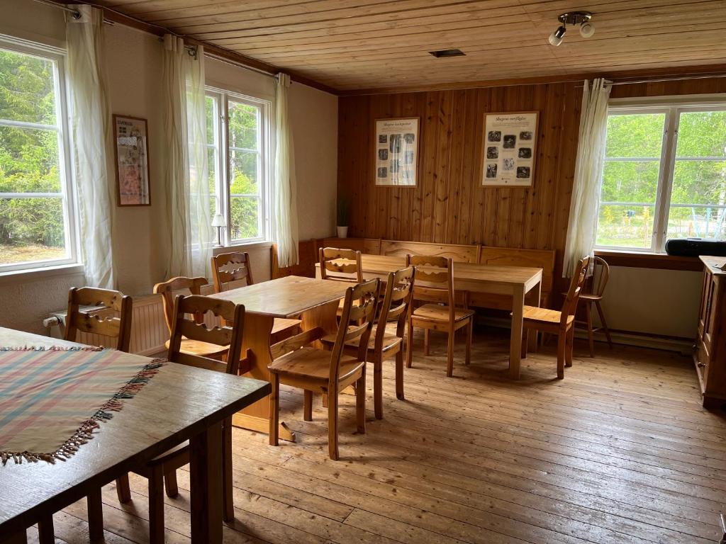 Posezení v ubytování Nya Skogsgården Hostel