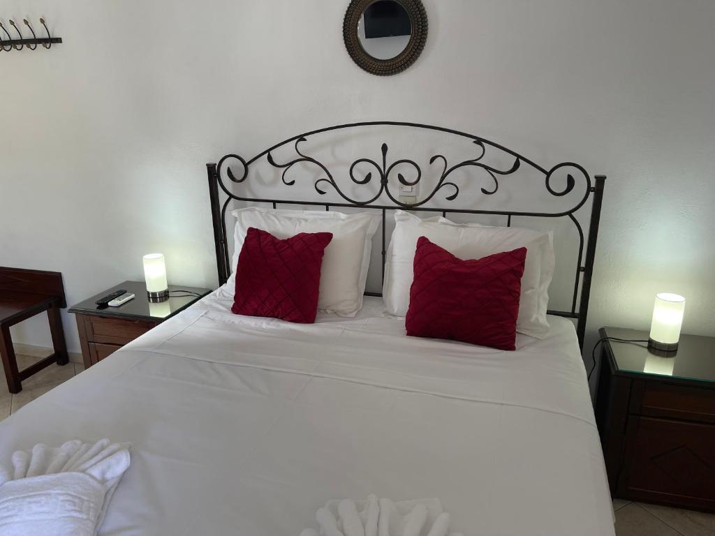 Postel nebo postele na pokoji v ubytování Venikouas Hotel