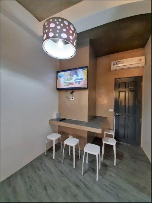 TV a/nebo společenská místnost v ubytování Ship MARIA Hotel