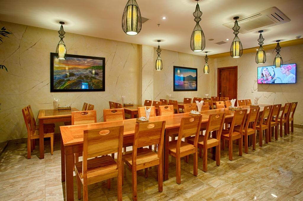 TV a/nebo společenská místnost v ubytování Titan Hotel Da Nang