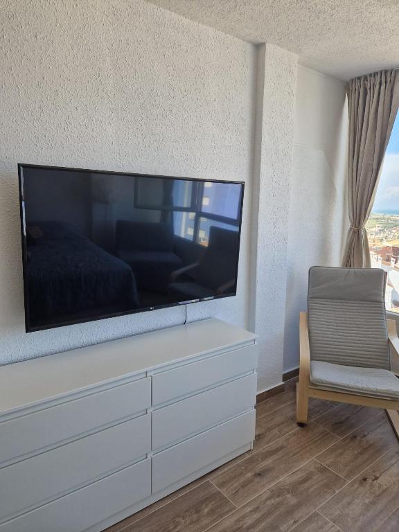 Televízia a/alebo spoločenská miestnosť v ubytovaní Lux Studio