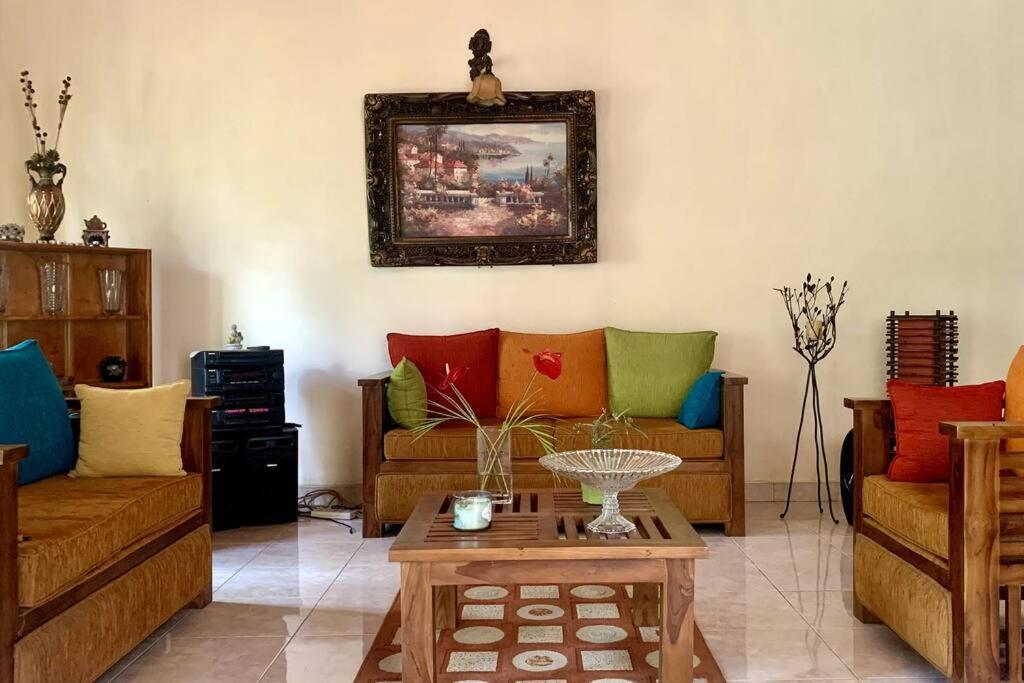 a living room with two couches and a table at Dili's Home Stay in Kandy