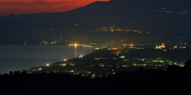 a view of a city at night with the water at RAYO DE SOL in Marina di Casalvelino
