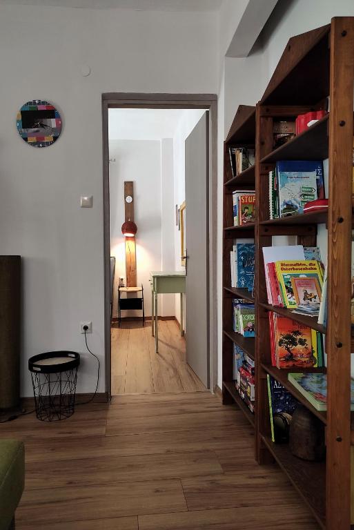 Knihovna v apartmánu