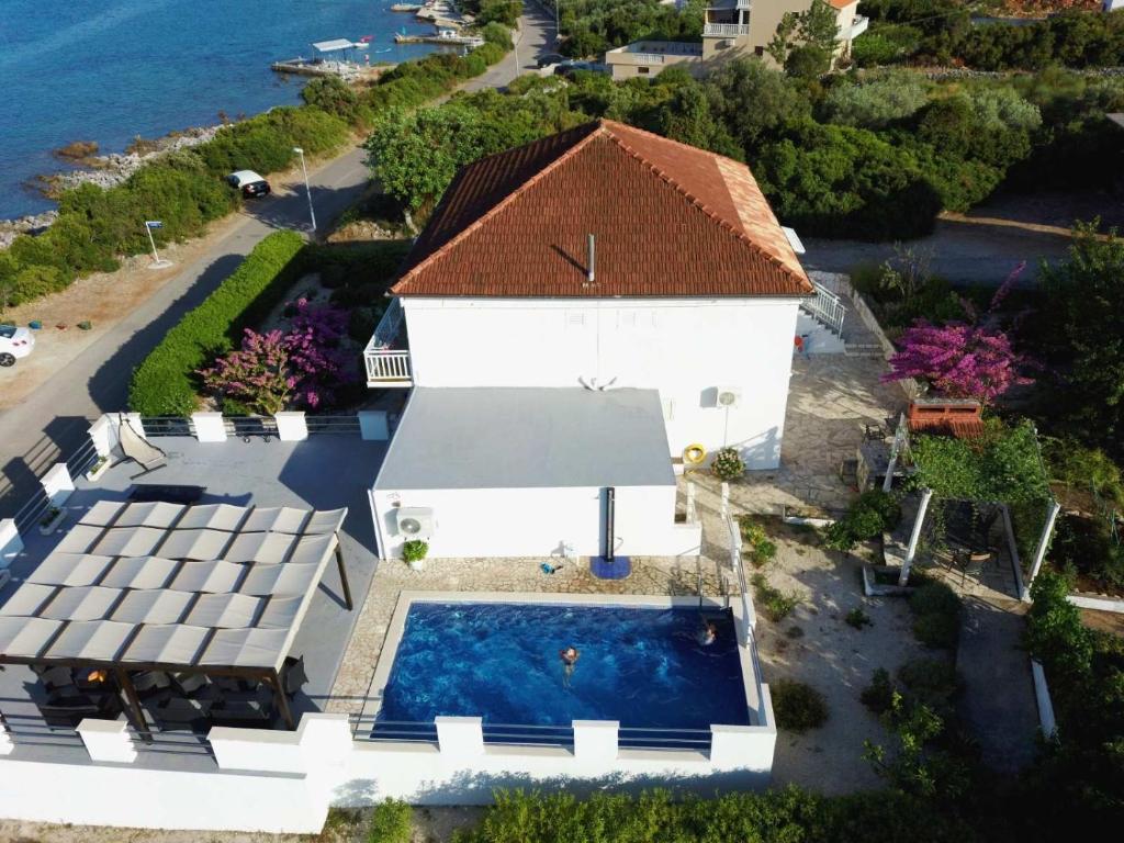 an aerial view of a house with a swimming pool at Fei Fei Apartments 2 in Račišće
