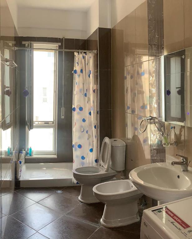 Lovely and spacious 2-bed room home in great location - Image 3