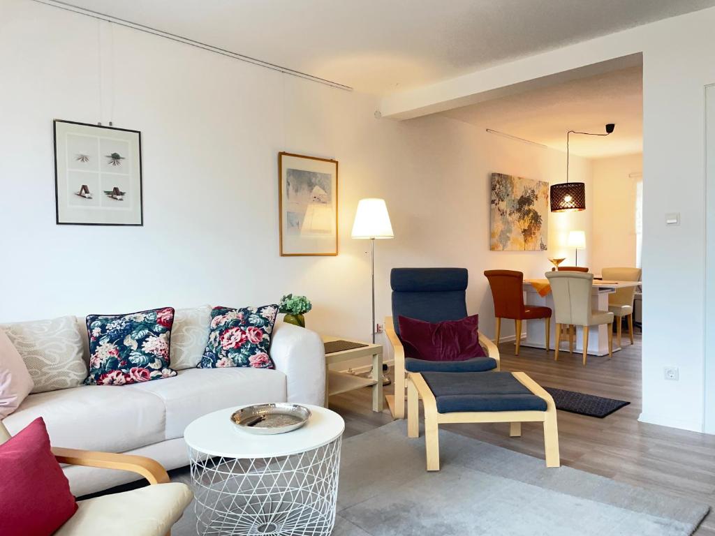 a living room with a couch and a table at Moderne helle Ferienwohnung in Remagen